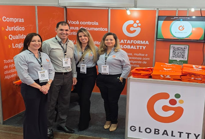 Equipe Globaltty no estande do evento